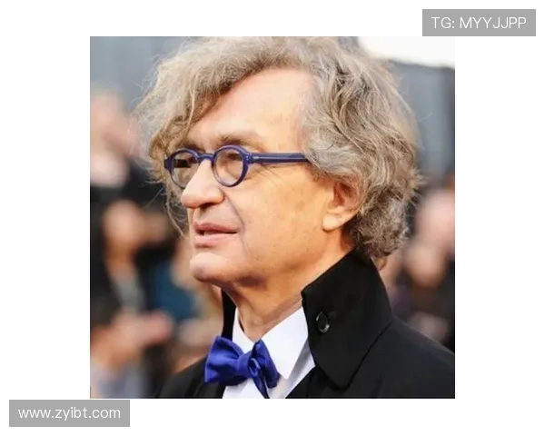 足球场上的时尚风潮:那些热爱手套的明星球员们 足球场上的时尚风潮:那些热爱手套的明星球员们