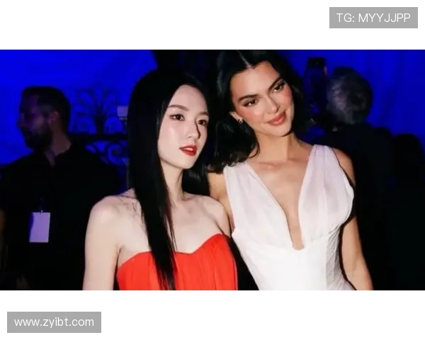 足球明星与肯豆的浪漫邂逅揭示了运动与时尚的完美结合 足球明星与肯豆的浪漫邂逅揭示了运动与时尚的完美结合